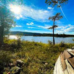 Altes Fischerboot am Stortjärnen. Eine schöne Mountainbiketour oder mit dem Auto und als Spaziergang zu erreichen.