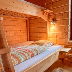 Das Schlafzimmer in der Ferienwohnung für die nächsten Gäste vorbereiten